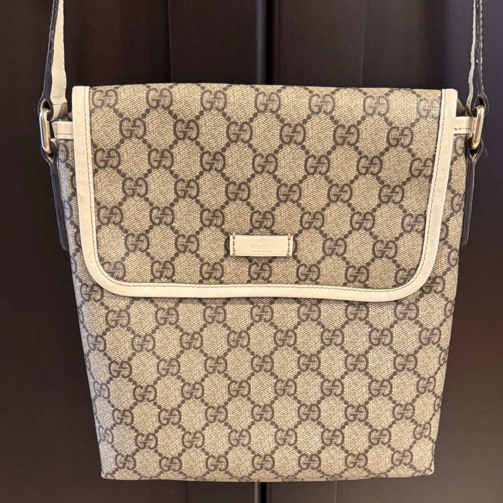 Gucci Crossbody Shoulder Bag Adjustable GG Beige/Cream/Brown Great spring purse!